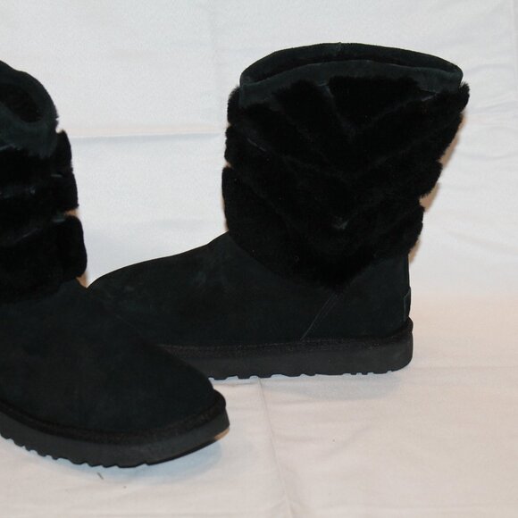 UGG WOMEN'S TANIA CLASSIC SHORT SHEARLING SUEDE WINTER BOOTS BLACK SZ‎ 6 - Picture 4 of 6